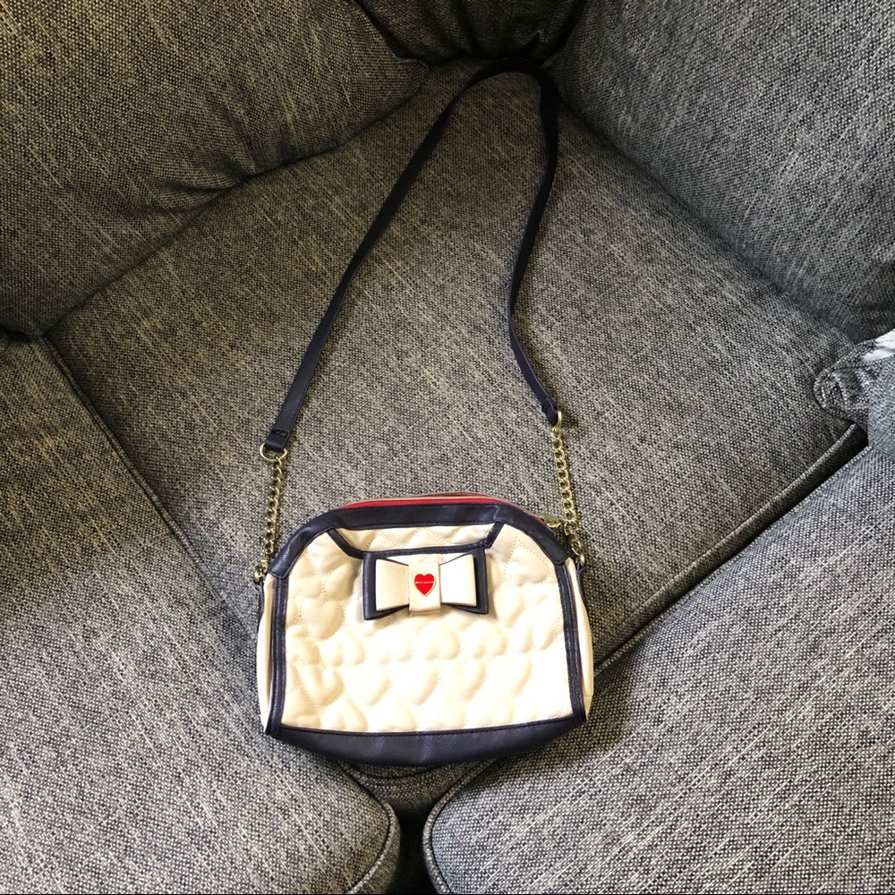 Betsey Johnson Quilted Heart Bow Crossbody/Purse - Picture 1 of 7